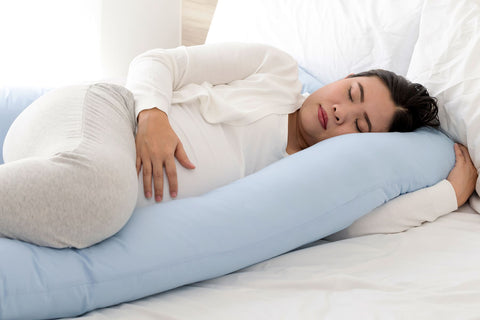 Cómo dormir con una almohada de embarazo