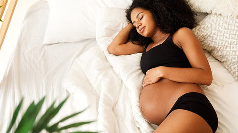 Dormire a pancia in giù durante la gravidanza: bene o male?