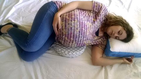 What position to sleep pregnant with back pain?