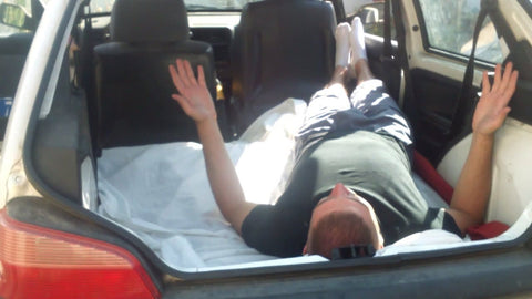 Dormir no carro: o guia completo