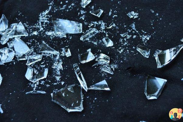 Dream of broken glass: What meanings?