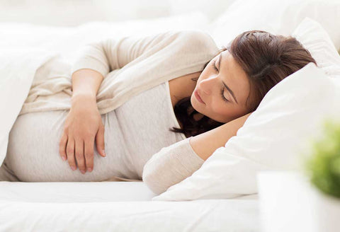 Cómo dormir con una almohada de embarazo